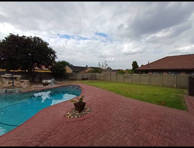 3 BEDROOM HOUSE TO LET IN VANDERBIJLPARK SE 6